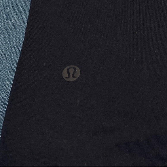 Lululemon Short Sleeve Relaxed Fit T Shirt - Picture 2 of 4